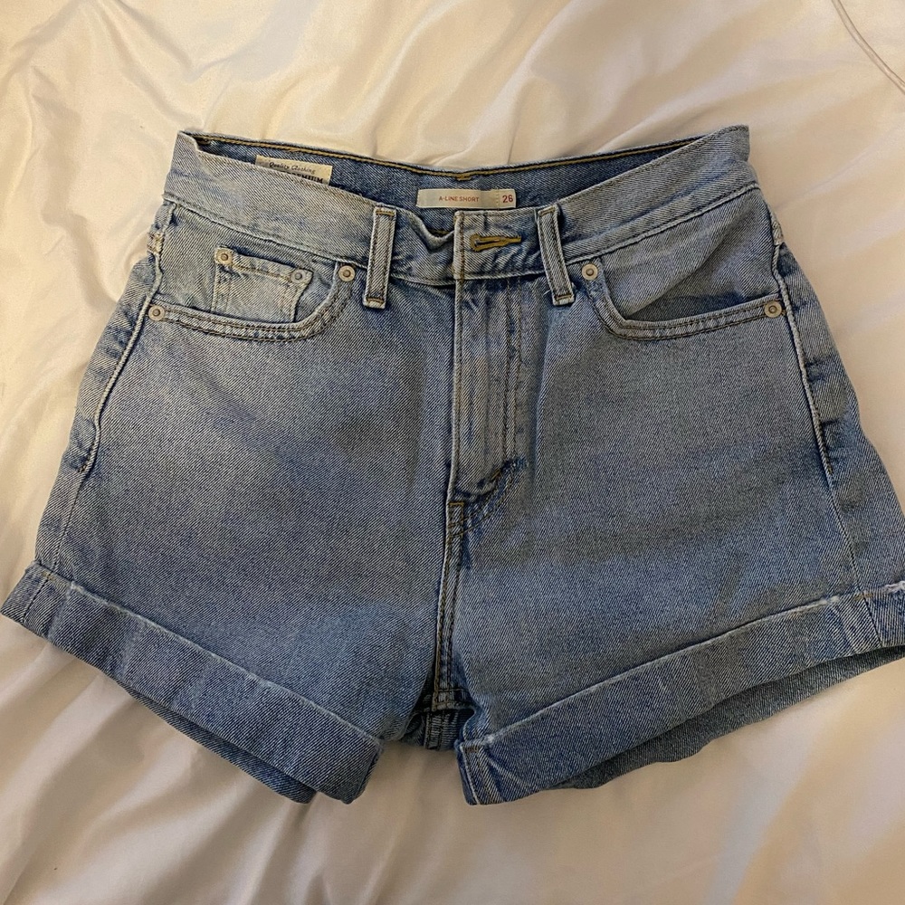 Levi’s a-line shorts !